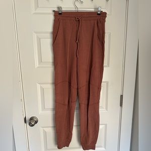Alo Yoga micro waffle fireside sweatpants